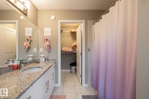 5 2072 Wonnacott Way, Edmonton, AB - Indoor Photo Showing Bathroom