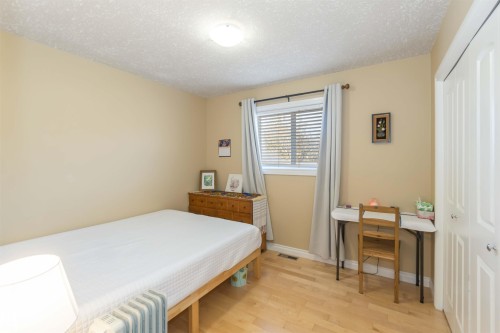 Edmonton, AB - Indoor Photo Showing Bedroom