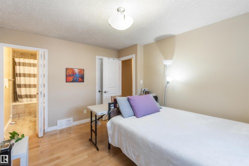 Edmonton, AB - Indoor Photo Showing Bedroom