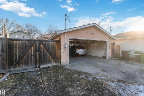 Edmonton, AB - Outdoor