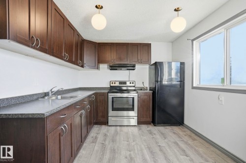 18024 93 Avenue, Edmonton, AB - Indoor Photo Showing Kitchen