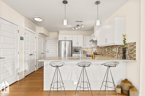 805 2755 109 Street, Edmonton, AB - Indoor Photo Showing Kitchen With Upgraded Kitchen