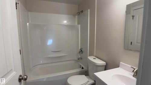 41 2024 57 Street, Edmonton, AB - Indoor Photo Showing Bathroom