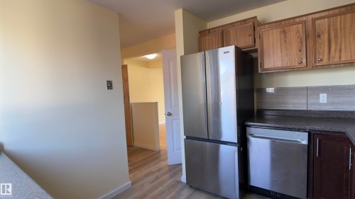 41 2024 57 Street, Edmonton, AB - Indoor Photo Showing Kitchen