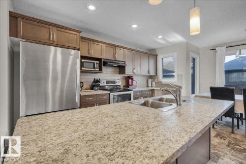 164 Desrochers Gate, Edmonton, AB - Indoor Photo Showing Kitchen With Double Sink With Upgraded Kitchen