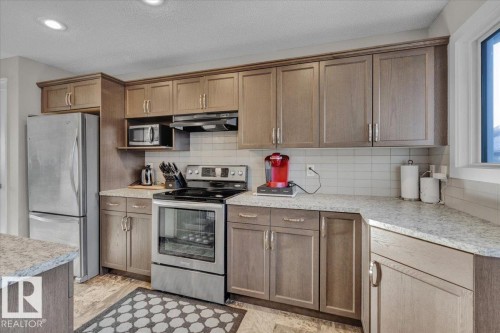 164 Desrochers Gate, Edmonton, AB - Indoor Photo Showing Kitchen