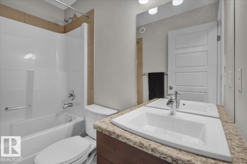 164 Desrochers Gate, Edmonton, AB - Indoor Photo Showing Bathroom