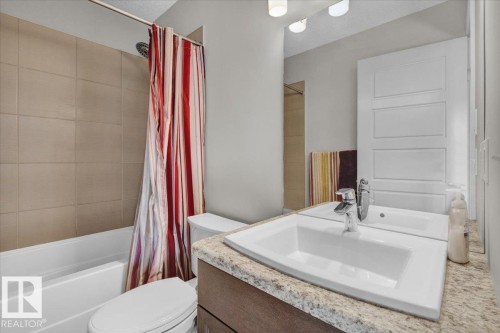 164 Desrochers Gate, Edmonton, AB - Indoor Photo Showing Bathroom