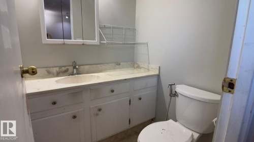 13516 42 Street, Edmonton, AB - Indoor Photo Showing Bathroom
