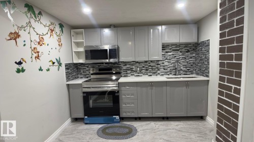 13516 42 Street, Edmonton, AB - Indoor