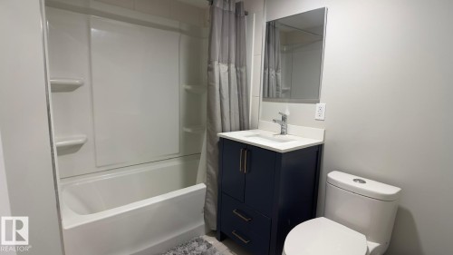 13516 42 Street, Edmonton, AB - Indoor Photo Showing Bathroom