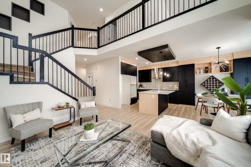 7156 177 Avenue, Edmonton, AB - Indoor Photo Showing Living Room