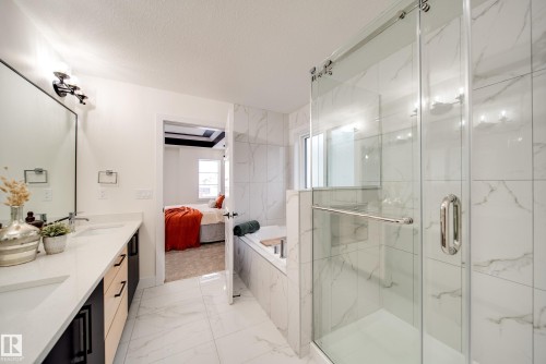 7156 177 Avenue, Edmonton, AB - Indoor Photo Showing Bathroom