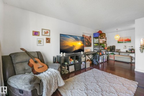 309 10636 120 Street, Edmonton, AB - Indoor Photo Showing Living Room