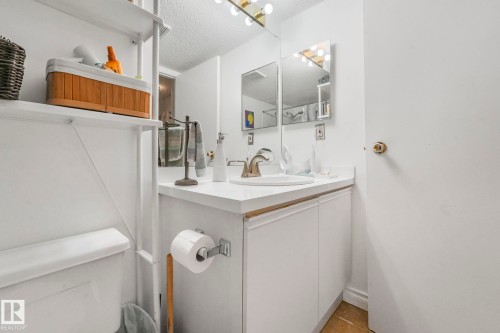 309 10636 120 Street, Edmonton, AB - Indoor