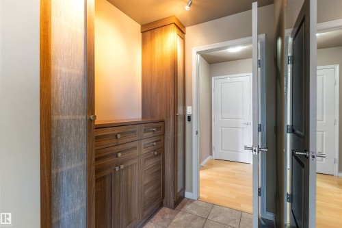 901 10504 99 Avenue, Edmonton, AB - Indoor Photo Showing Other Room