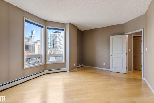 901 10504 99 Avenue, Edmonton, AB - Indoor Photo Showing Other Room