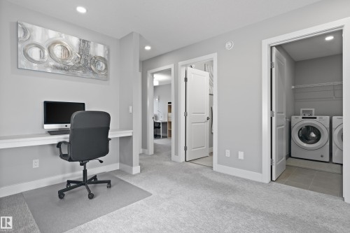 2654 Donaghey Crescent, Edmonton, AB - Indoor Photo Showing Laundry Room