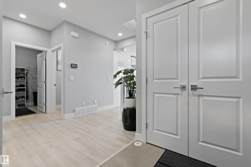 2654 Donaghey Crescent, Edmonton, AB - Indoor Photo Showing Other Room