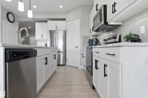 2654 Donaghey Crescent, Edmonton, AB - Indoor Photo Showing Kitchen