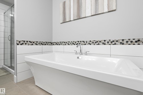 2654 Donaghey Crescent, Edmonton, AB - Indoor Photo Showing Bathroom