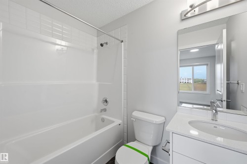 38 1010 Rabbit Hill Road, Edmonton, AB - Indoor Photo Showing Bathroom