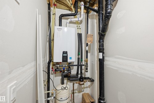 38 1010 Rabbit Hill Road, Edmonton, AB - Indoor Photo Showing Basement