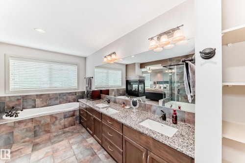 1673 James Mowatt Trail, Edmonton, AB - Indoor Photo Showing Bathroom