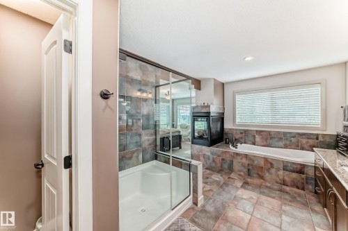 1673 James Mowatt Trail, Edmonton, AB - Indoor Photo Showing Bathroom