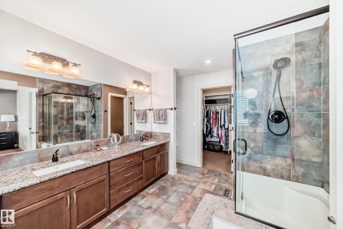 1673 James Mowatt Trail, Edmonton, AB - Indoor Photo Showing Bathroom