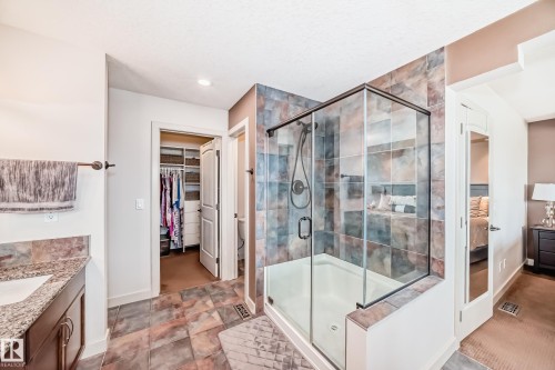 1673 James Mowatt Trail, Edmonton, AB - Indoor Photo Showing Bathroom