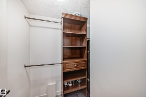 1673 James Mowatt Trail, Edmonton, AB - Indoor