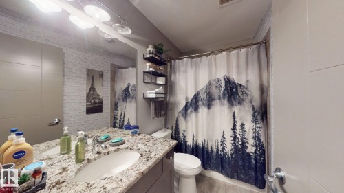 8031 Evans Crescent, Edmonton, AB - Indoor Photo Showing Bathroom