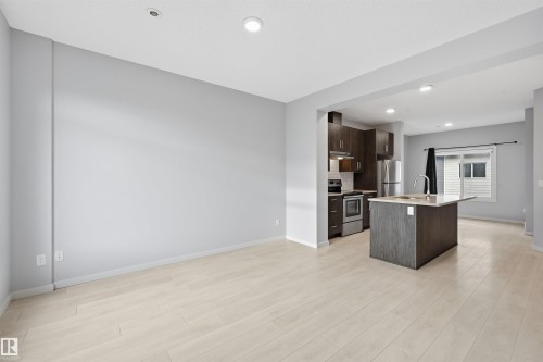 16 804 Welsh Drive, Edmonton, AB - Indoor Photo Showing Kitchen
