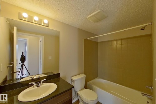 414 11820 22 Avenue, Edmonton, AB - Indoor Photo Showing Bathroom