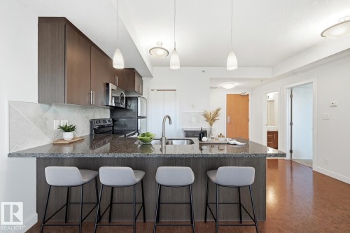 802 10055 118 Street, Edmonton, AB - Indoor Photo Showing Kitchen With Upgraded Kitchen