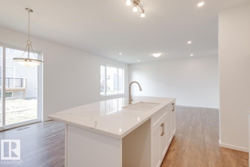 1528 206 Street, Edmonton, AB - Indoor Photo Showing Kitchen