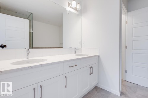 1528 206 Street, Edmonton, AB - Indoor Photo Showing Bathroom