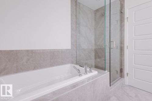 1528 206 Street, Edmonton, AB - Indoor Photo Showing Bathroom