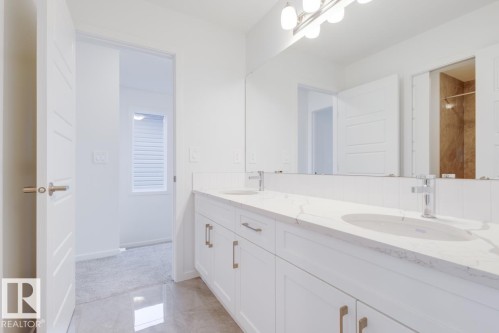 1528 206 Street, Edmonton, AB - Indoor Photo Showing Bathroom