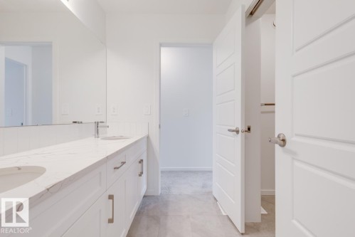 1528 206 Street, Edmonton, AB - Indoor Photo Showing Bathroom
