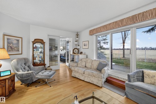 103 10935 21 Avenue, Edmonton, AB - Indoor Photo Showing Living Room