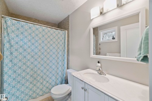 11438 97 Street, Edmonton, AB - Indoor Photo Showing Bathroom