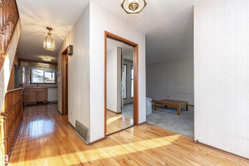 18408 55 Avenue, Edmonton, AB - Indoor Photo Showing Other Room