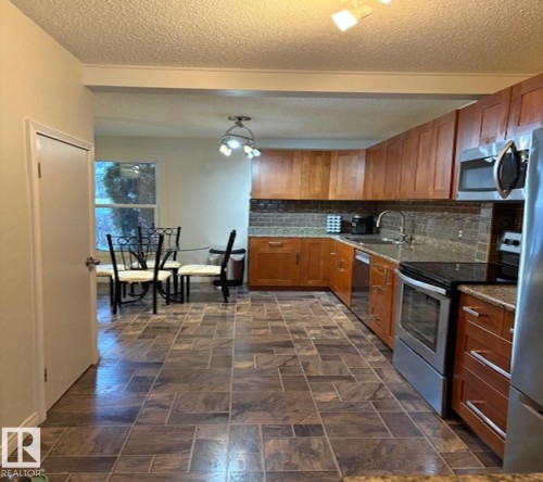 104 Greenfield Estates, St. Albert, AB - Indoor Photo Showing Kitchen