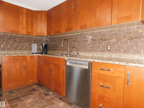 104 Greenfield Estates, St. Albert, AB - Indoor Photo Showing Kitchen