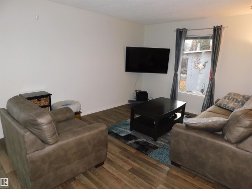 104 Greenfield Estates, St. Albert, AB - Indoor Photo Showing Living Room