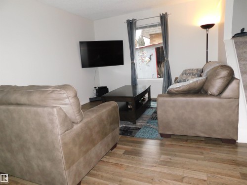 104 Greenfield Estates, St. Albert, AB - Indoor Photo Showing Living Room