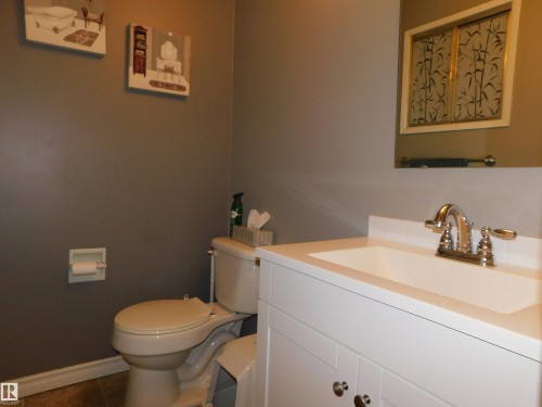 104 Greenfield Estates, St. Albert, AB - Indoor Photo Showing Bathroom