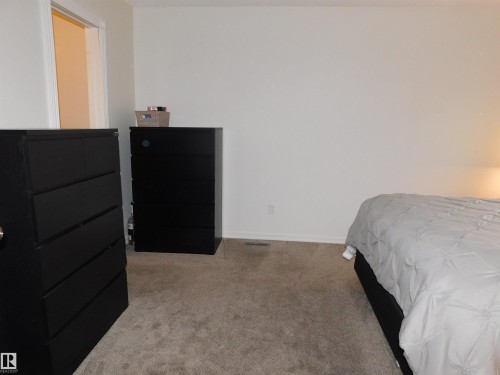 104 Greenfield Estates, St. Albert, AB - Indoor Photo Showing Bedroom